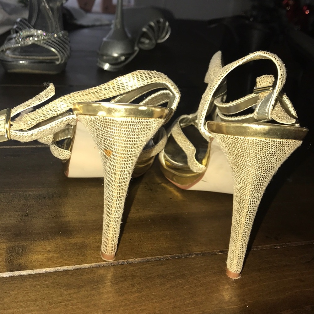 Gold high heels pre owned good 😊👠